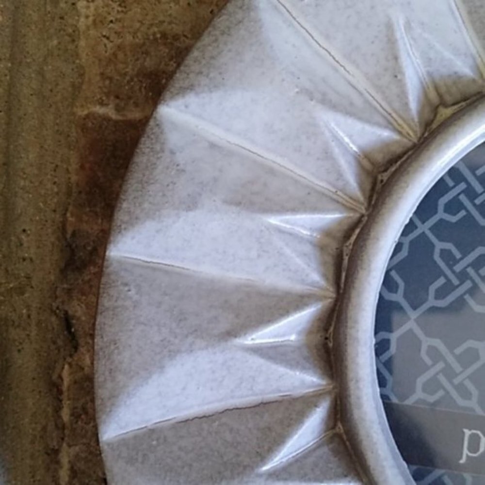 NEW White Round Resin Picture Frame - Picture 7 of 8